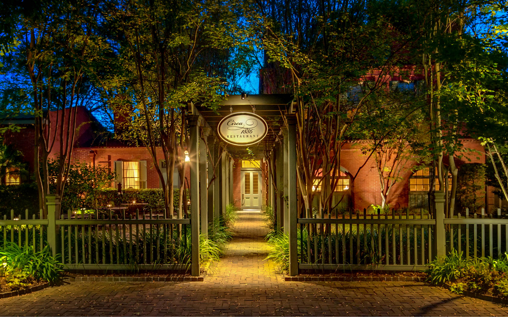 Formality and Fun: Fine Dining in Charleston